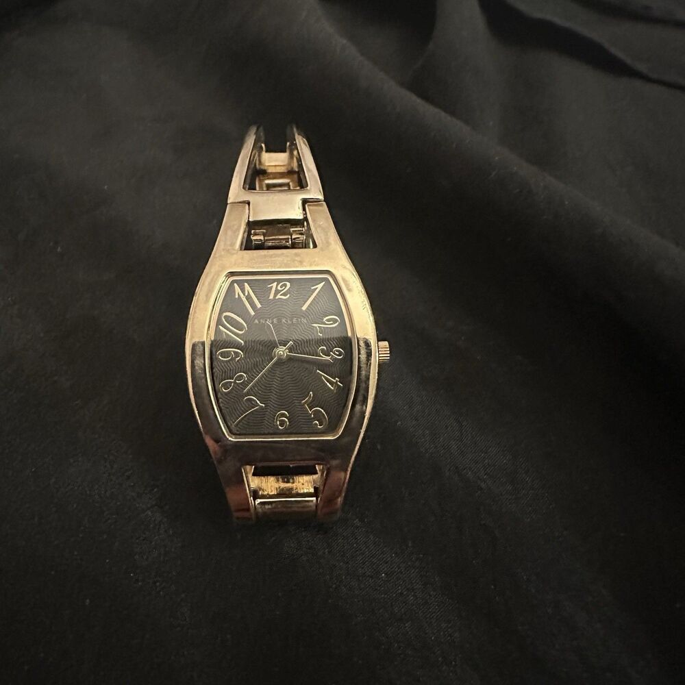 VNTG Anne Klein Women’s Gold Tone Bracelet Watch Black Dial Large Numbers Quart